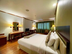 Deluxe Room, 1 King Bed