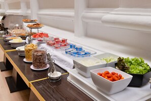 Daily buffet breakfast (THB 300 per person)