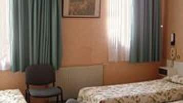 Bureau, fer et planche à repasser, Wi-Fi gratuit, draps fournis