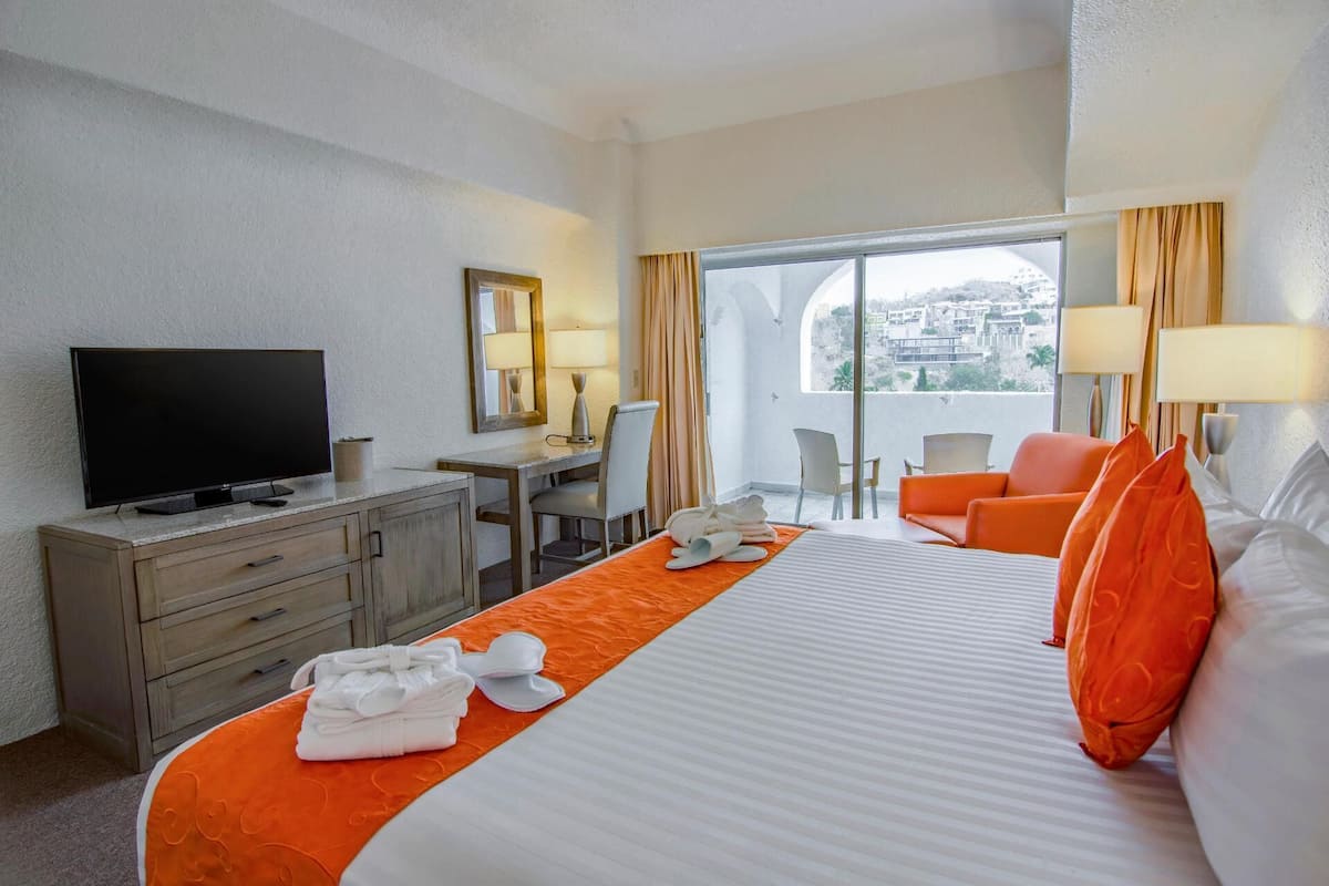 In-room safe, bed sheets, alarm clocks