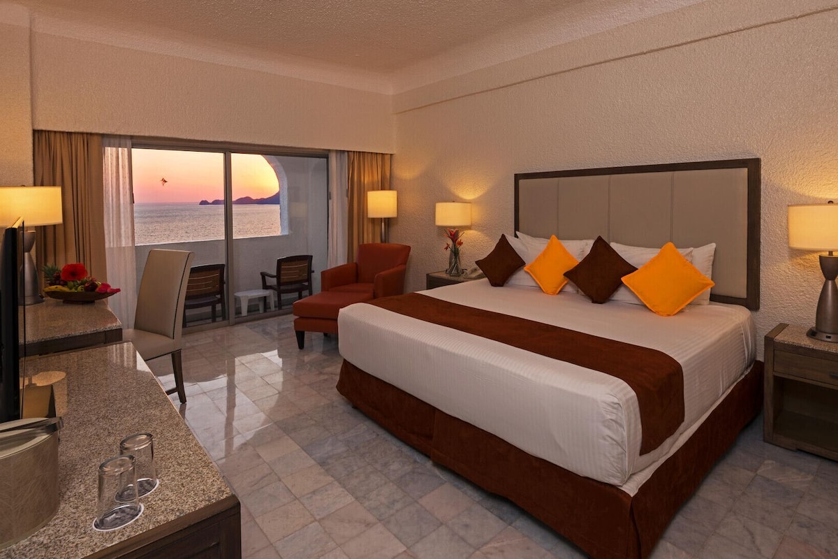 In-room safe, bed sheets, alarm clocks
