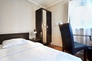 In-room safe, desk, blackout drapes, soundproofing - Tryp by Wyndham Munich North (Neufahrn bei Freising)