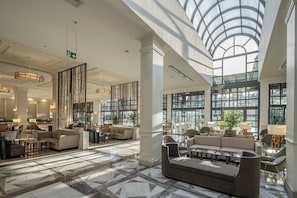 4 bars/lounges, poolside bar