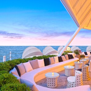 4 bars/lounges, poolside bar