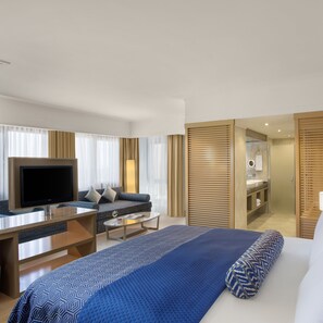 Junior Suite, Garden View | Minibar, in-room safe, free WiFi, bed sheets