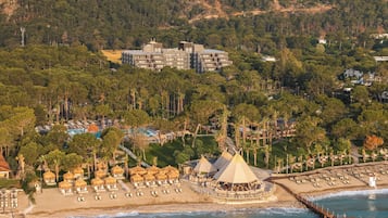 Private beach, sun-loungers, beach umbrellas, beach towels