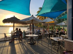 2 restaurants, breakfast, lunch, dinner served; Caribbean cuisine 