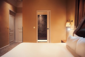 Deluxe Double Room | Premium bedding, minibar, in-room safe, desk