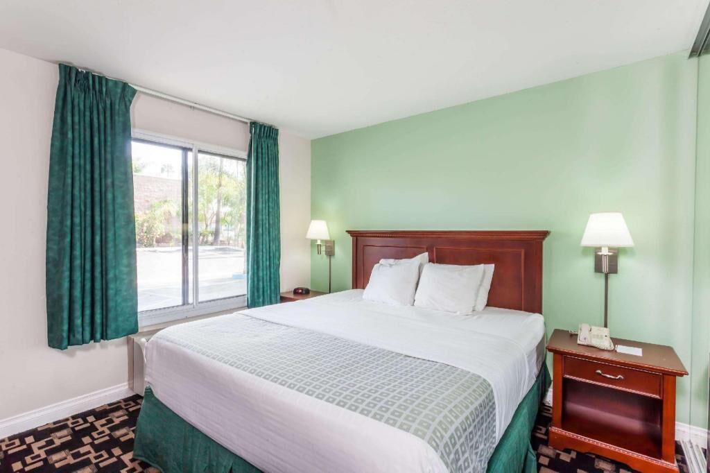 In-room safe, desk, soundproofing, iron/ironing board