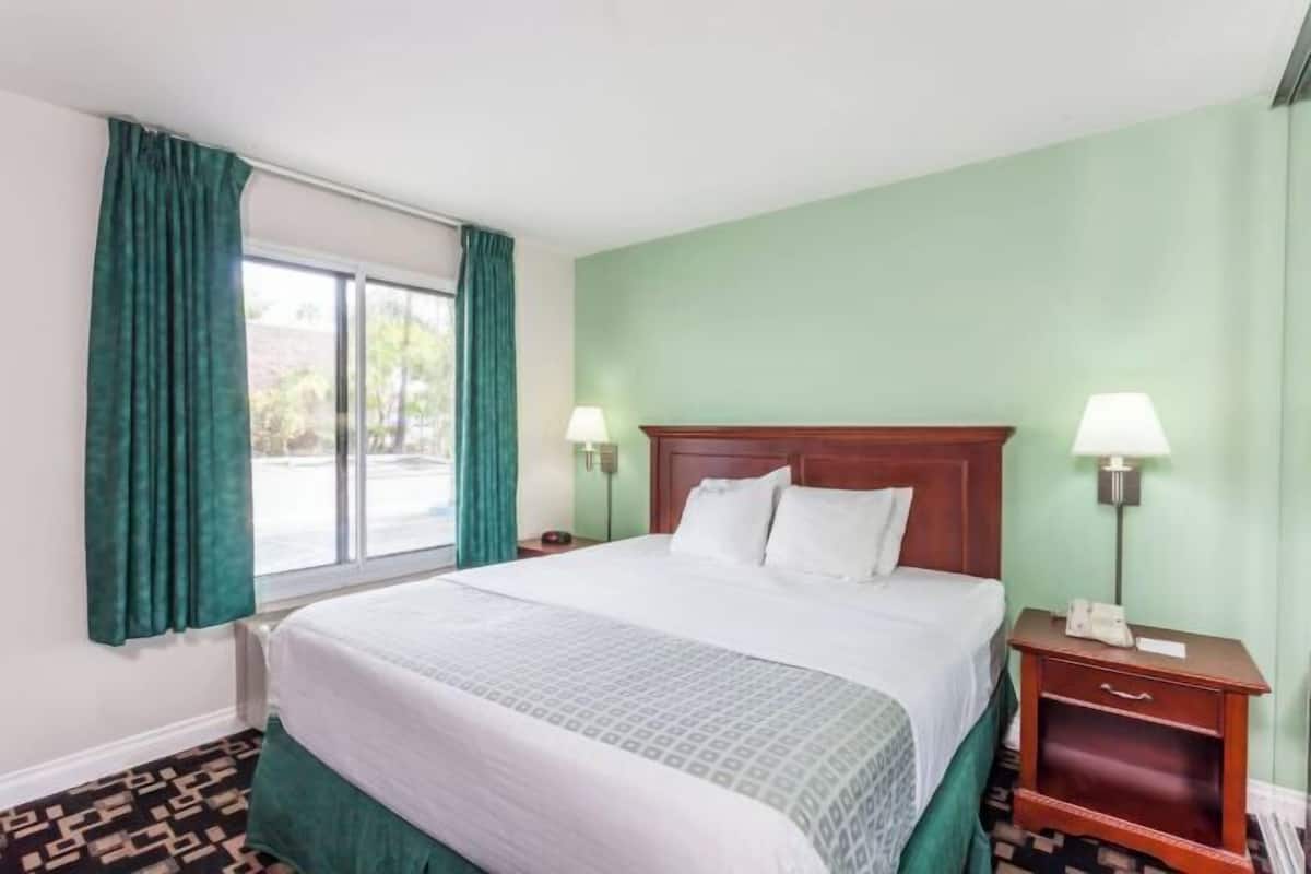 In-room safe, desk, soundproofing, iron/ironing board