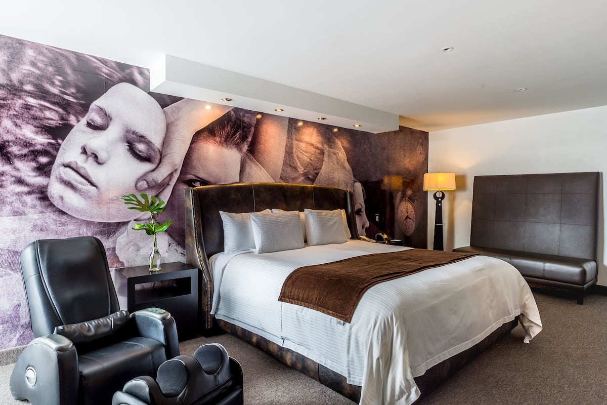 1 Schlafzimmer, hochwertige Bettwaren, Zimmersafe, Schreibtisch