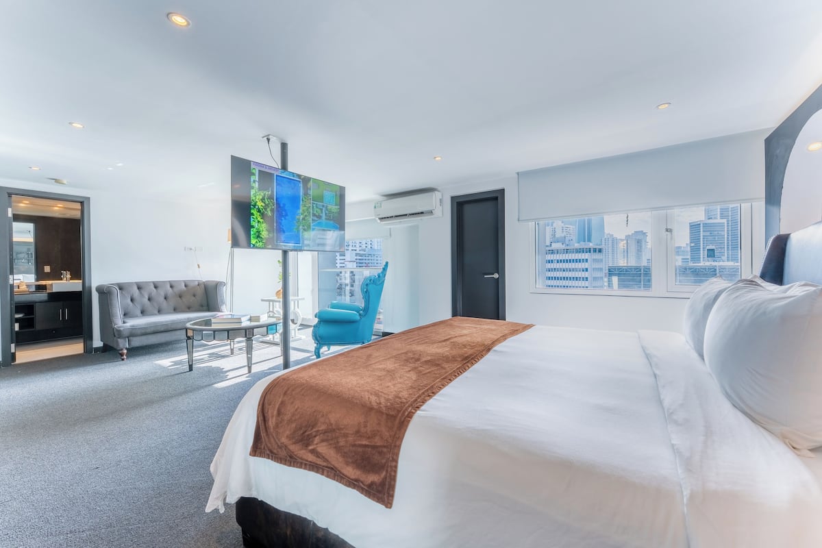 Suite | Premium bedding, in-room safe, desk, blackout drapes