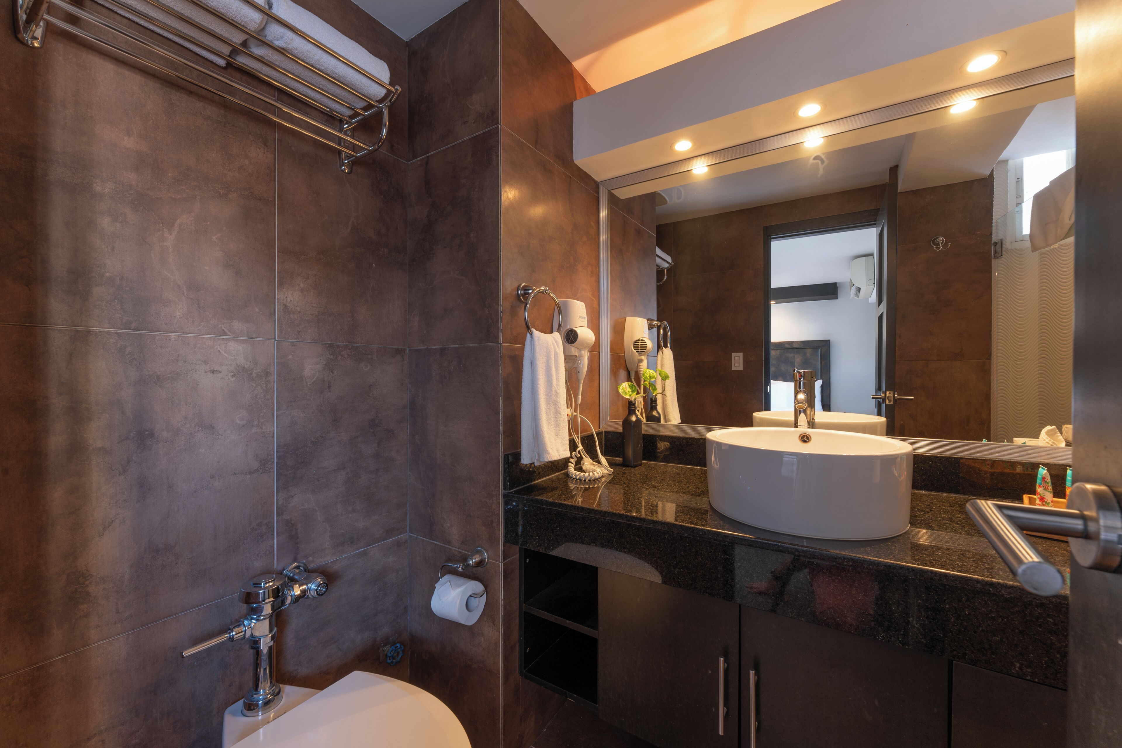 Executive-Zimmer, Mehrere Betten | Badezimmer | Dusche, Designer-Toilettenartikel, Haartrockner, Handtücher