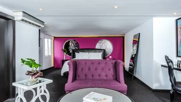 Premium bedding, in-room safe, desk, blackout drapes