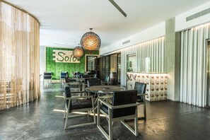 2 restaurants, breakfast, lunch served; local and international cuisine