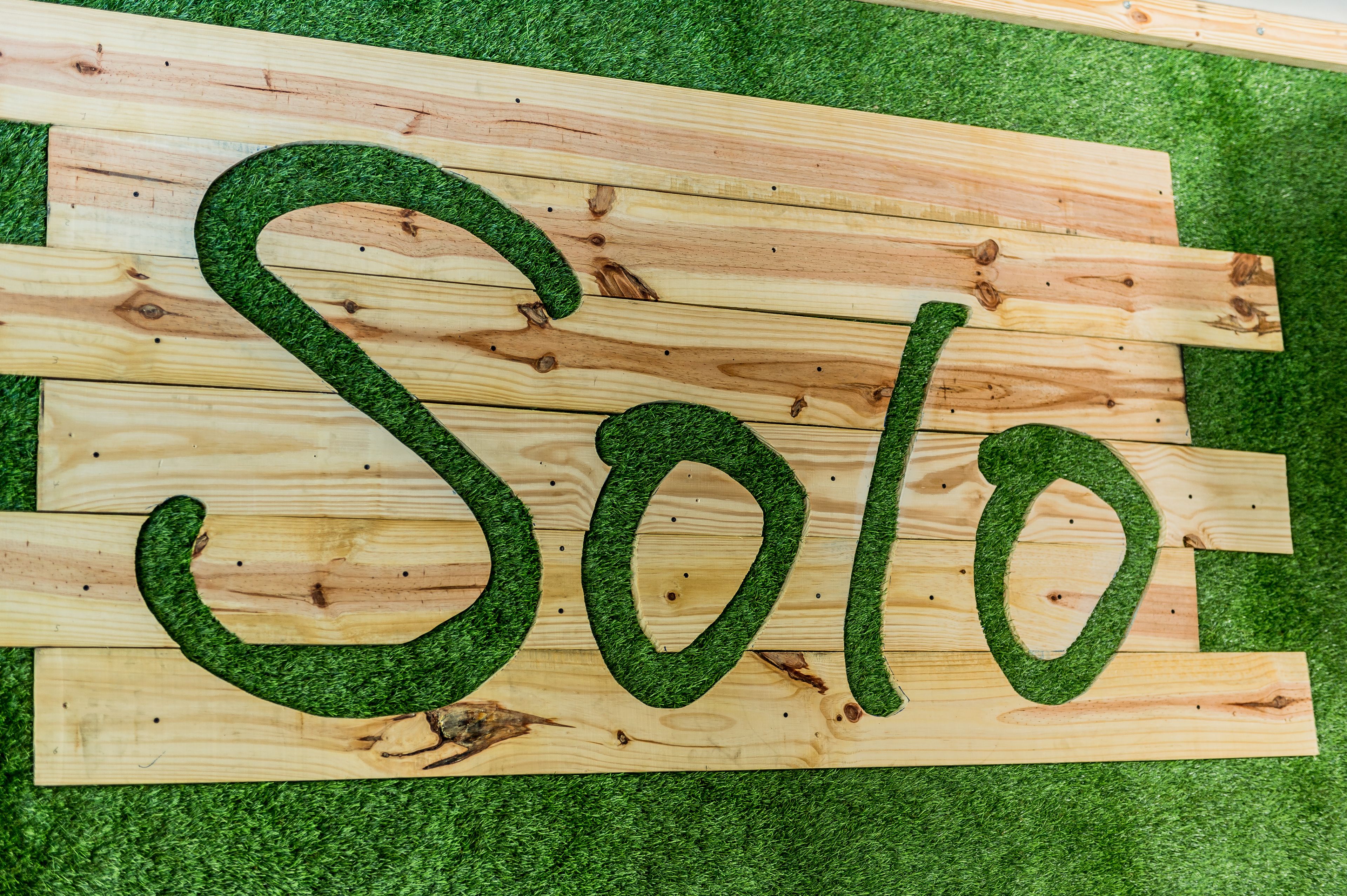 2 restaurants, breakfast, lunch served; local and international cuisine