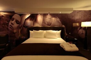 Premium bedding, in-room safe, desk, blackout drapes