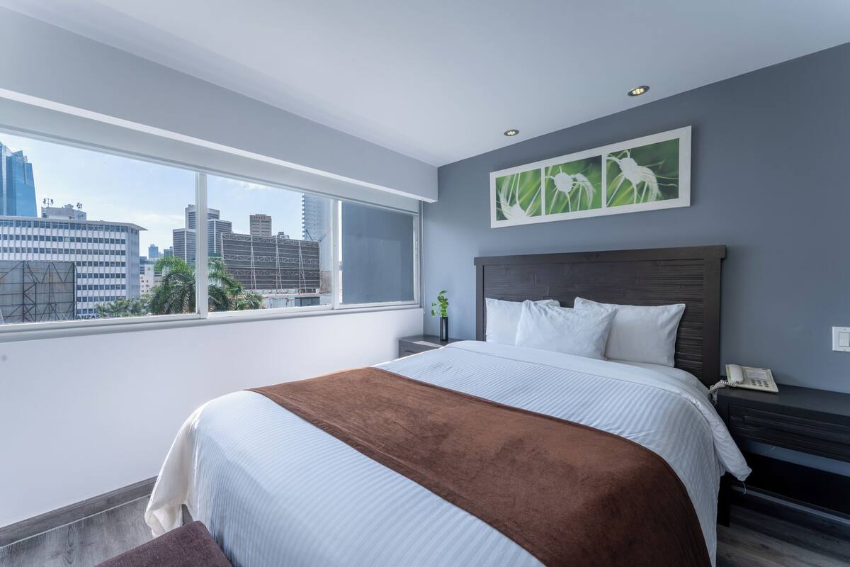 Standard Room | Premium bedding, in-room safe, desk, blackout drapes