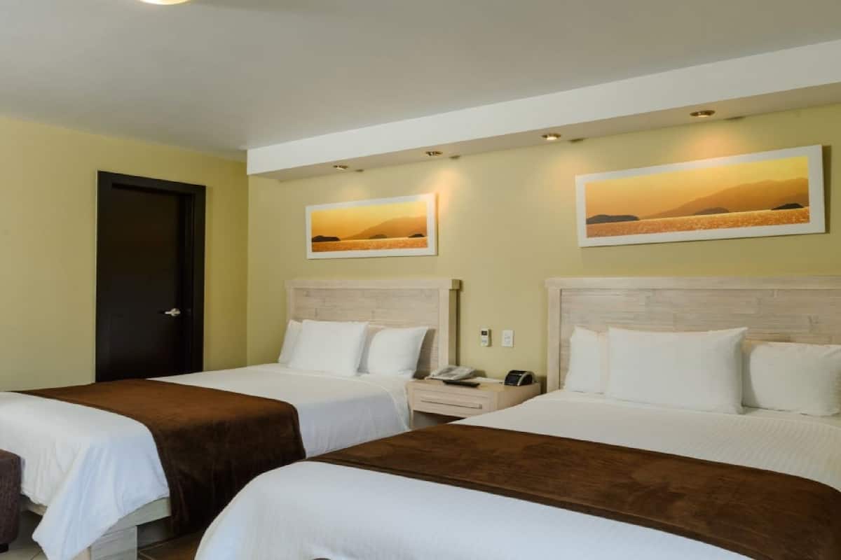 Premium bedding, in-room safe, desk, blackout drapes