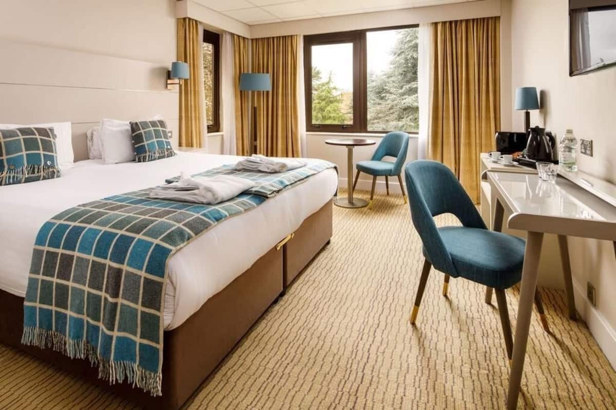 Privilege, Room, 1 Double Bed | In-room safe, desk, iron/ironing board, free WiFi