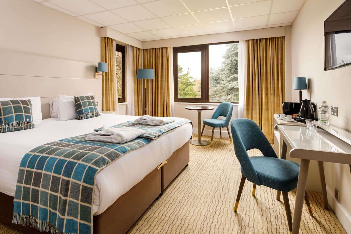 Privilege, Room, 1 Double Bed | In-room safe, desk, iron/ironing board, free WiFi