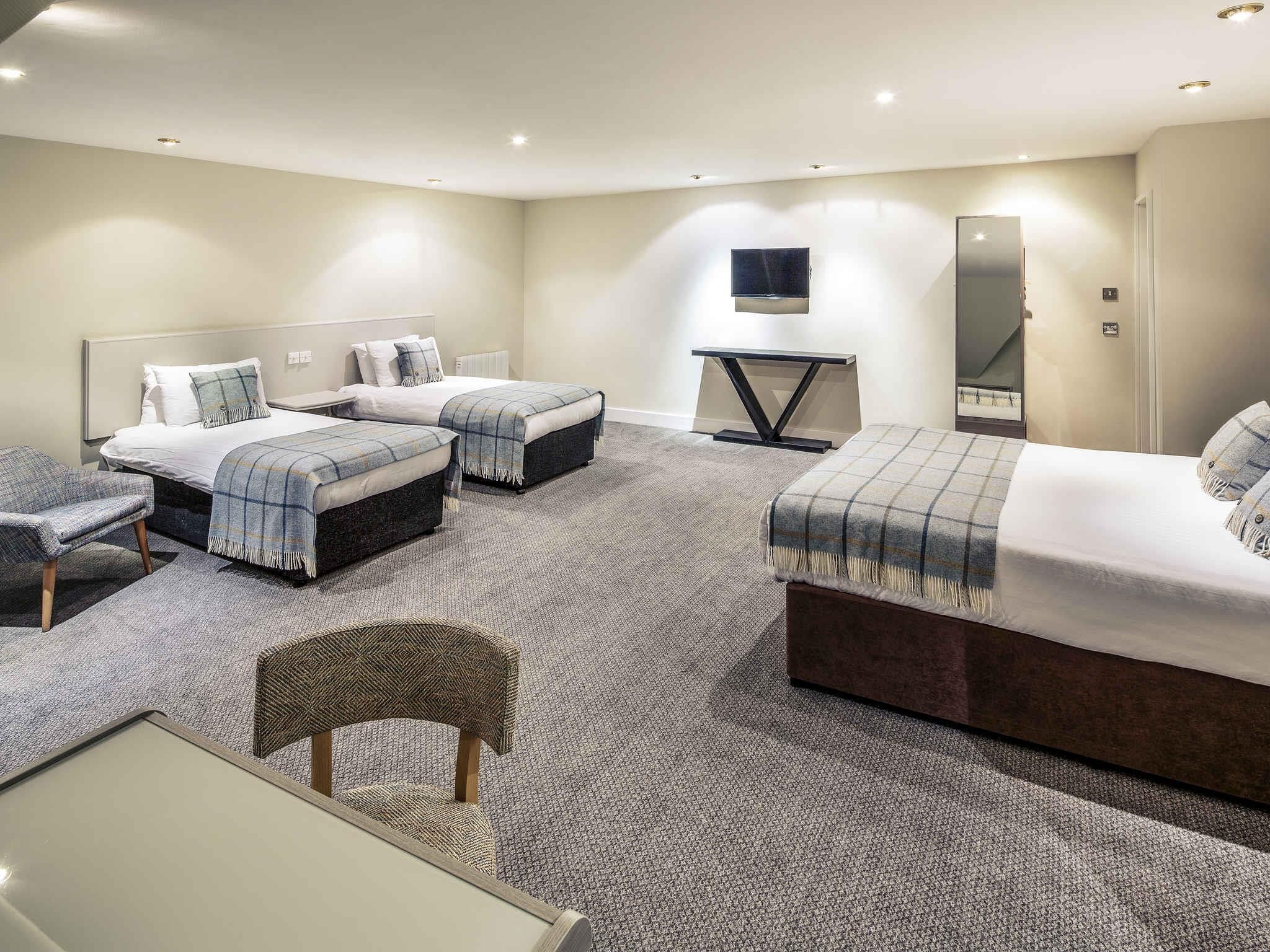 Family Room, Multiple Beds (Classic) | In-room safe, desk, iron/ironing board, free WiFi