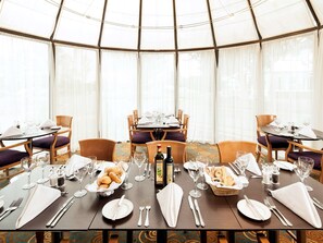 Breakfast, lunch and dinner served - Mercure Hull Grange Park Hotel (Hull)