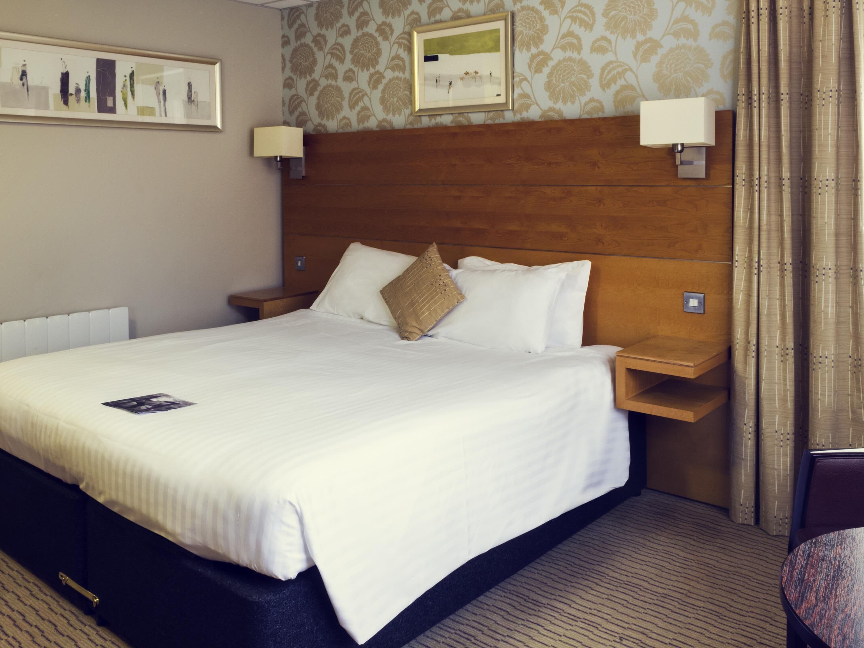 Classic Room, 1 Double Bed | In-room safe, desk, iron/ironing board, free WiFi