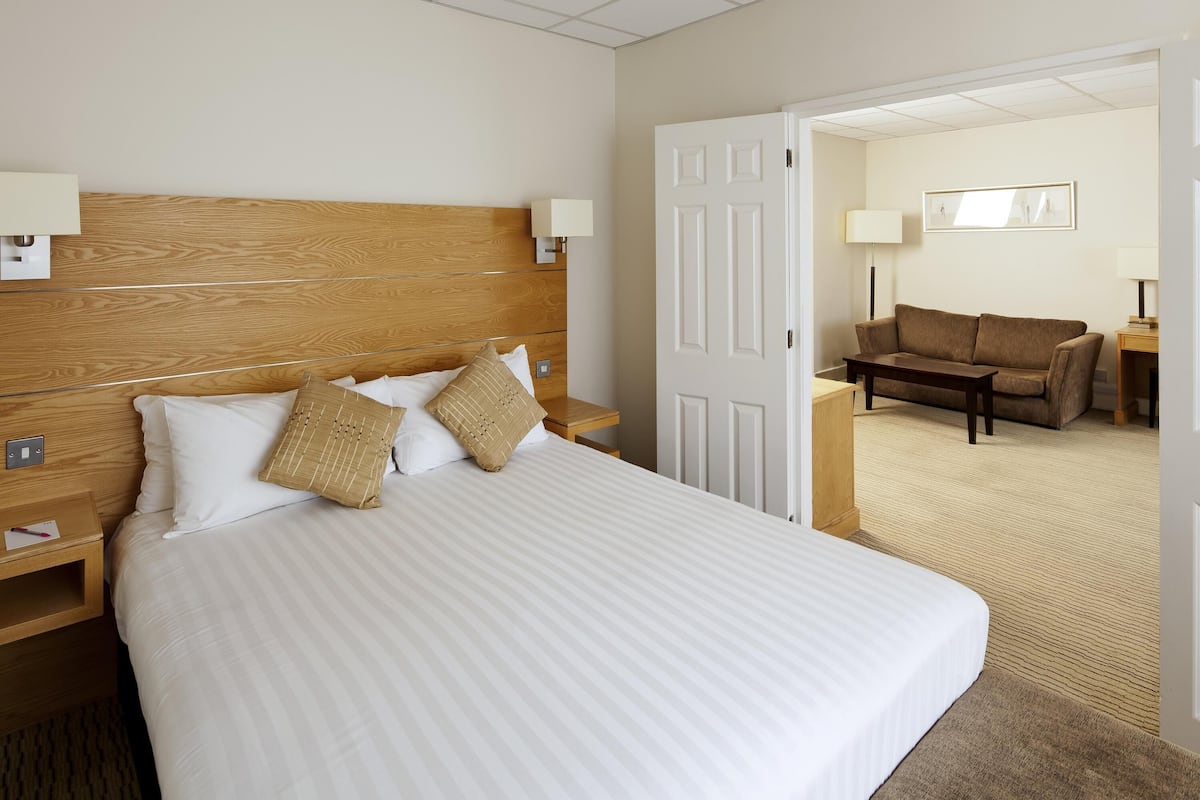 Family Room, Multiple Beds (Classic) | In-room safe, desk, iron/ironing board, free WiFi