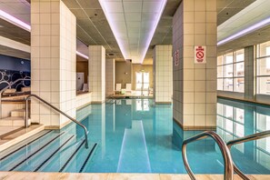 Indoor pool, seasonal outdoor pool, pool umbrellas, sun loungers - Ocean Place Resort And Spa (Long Branch)