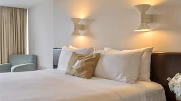 Habitación estándar, 1 cama King size, para no fumadores | Ropa de cama de alta calidad y edredón