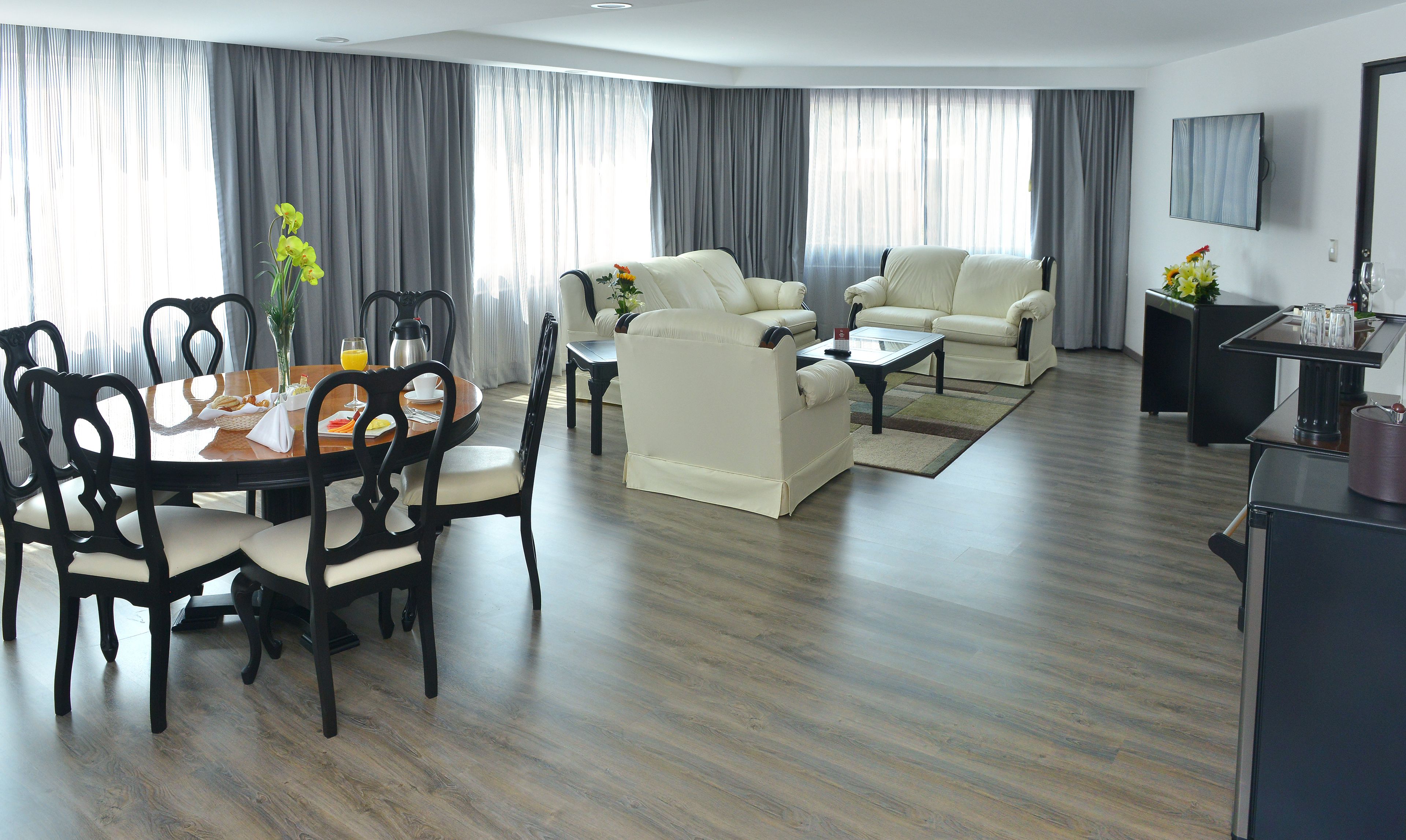 premium bedding, down duvets, in-room safe, desk