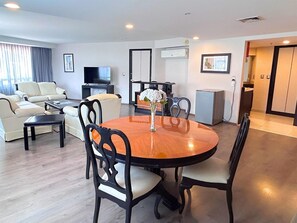 Presidential Suite, 1 King Bed, Non Smoking (Living Room) | Premium bedding, down comforters, in-room safe, desk - Grand Cantalagua Hotel Morelia, BW Signature Collection (Morelia)