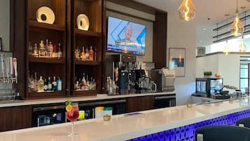 2 restaurants, breakfast served