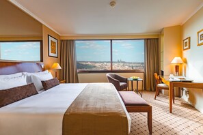 1 bedroom, hypo-allergenic bedding, minibar, in-room safe