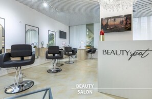 Sauna, höyrysauna, vartalohoitoja, kuumakivihierontaa