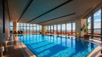 Indoor pool, sun loungers