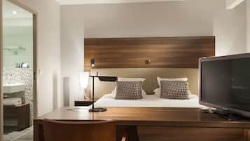 Ropa de cama de alta calidad, colchones con pillow-top y minibar 