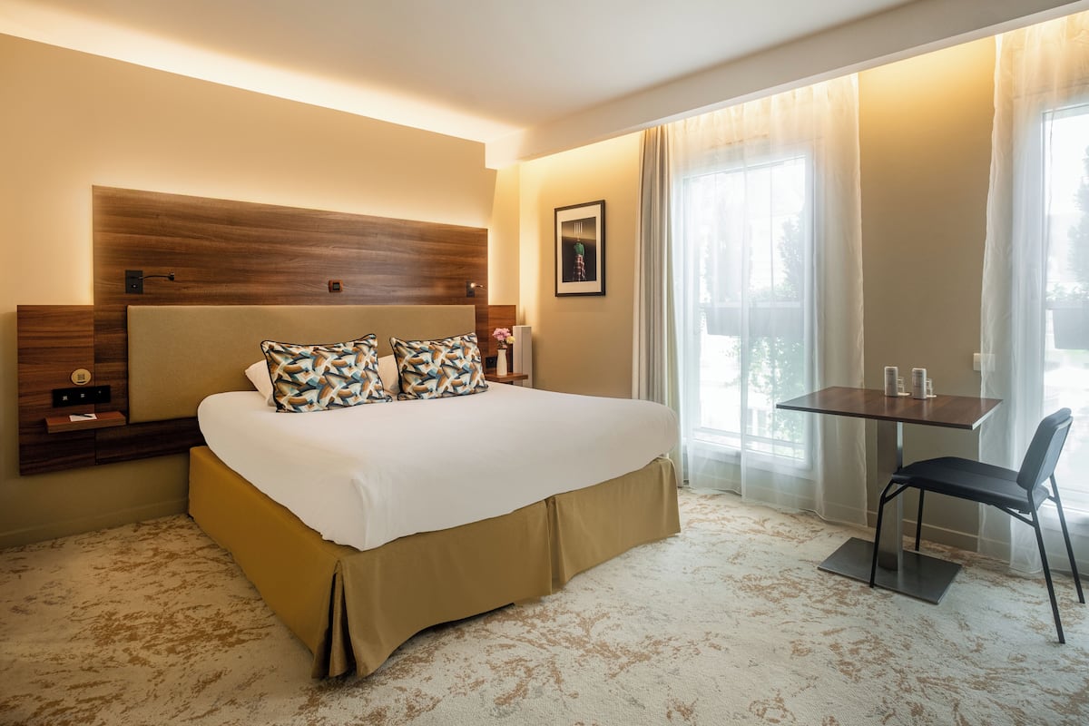 1 bedroom, premium bedding, pillow-top beds, minibar