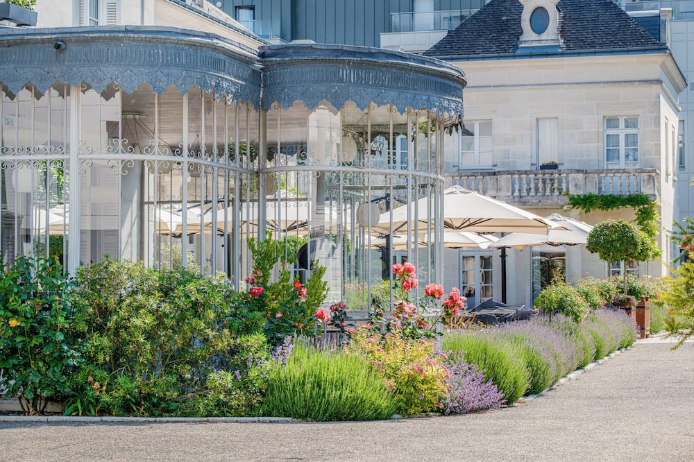 Château Belmont Tours by The Crest Collection