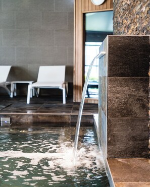 Indoor pool - Château Belmont Tours by The Crest Collection (Tours)