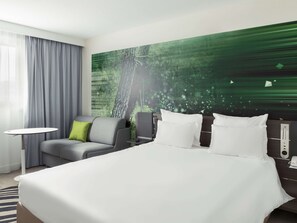 Habitación ejecutiva, 1 cama doble con sofá cama | Ropa de cama de alta calidad, caja fuerte, escritorio y cortinas opacas