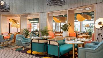 Café da manhã com buffet todos os dias (EUR 19 por pessoa)