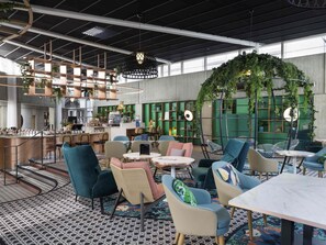 Bar (on property) - Novotel Paris Charles de Gaulle Airport (Tremblay-en-France)