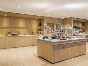 Daily buffet breakfast (EUR 19 per person)