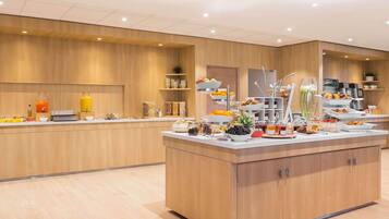 Daily buffet breakfast (EUR 19 per person)