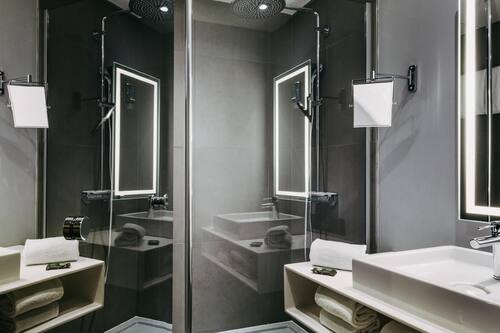 1 dormitori, roba de llit d'alta qualitat i caixa forta a l'habitació