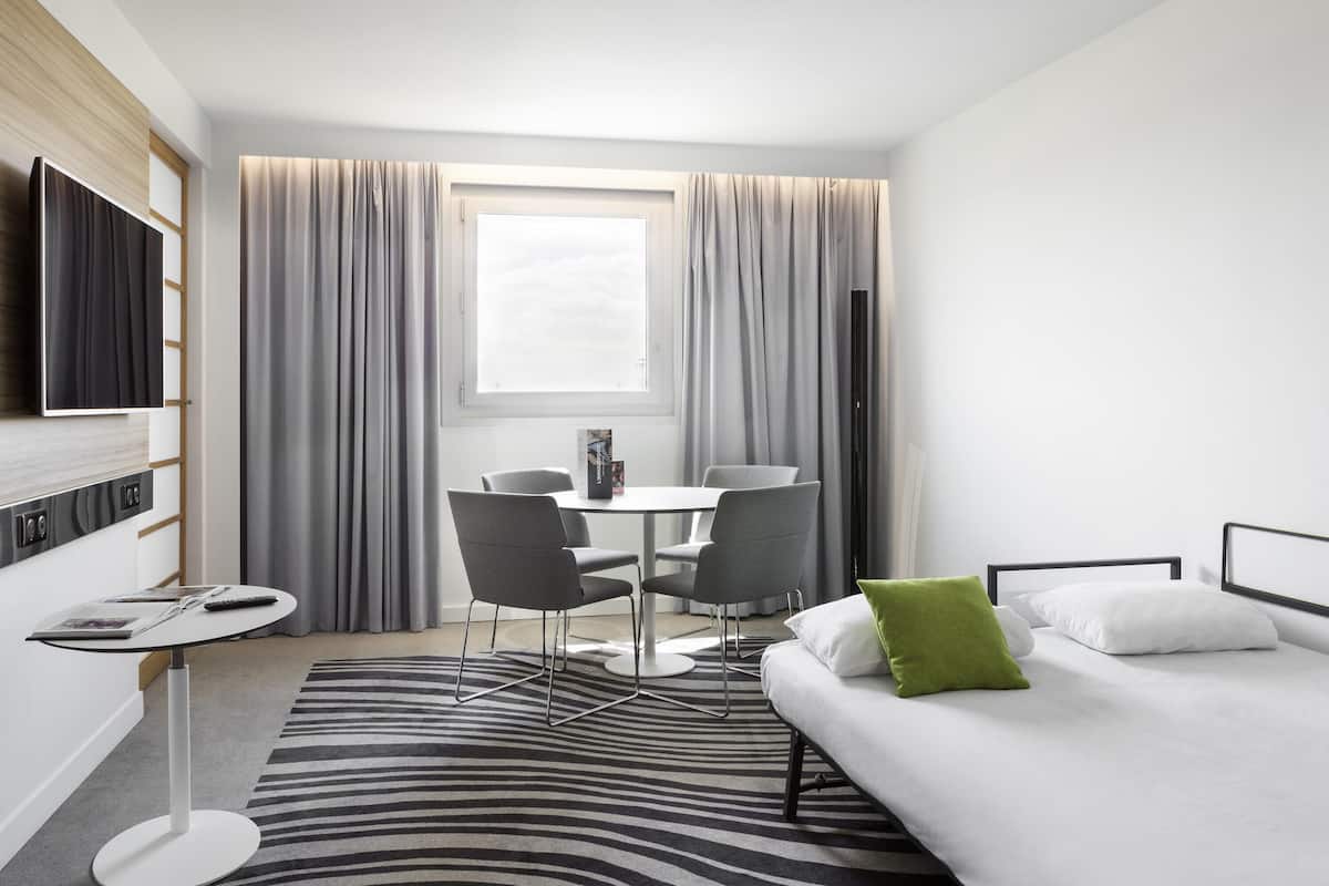 1 quarto, roupas de cama premium, cofres nos quartos, escrivaninha