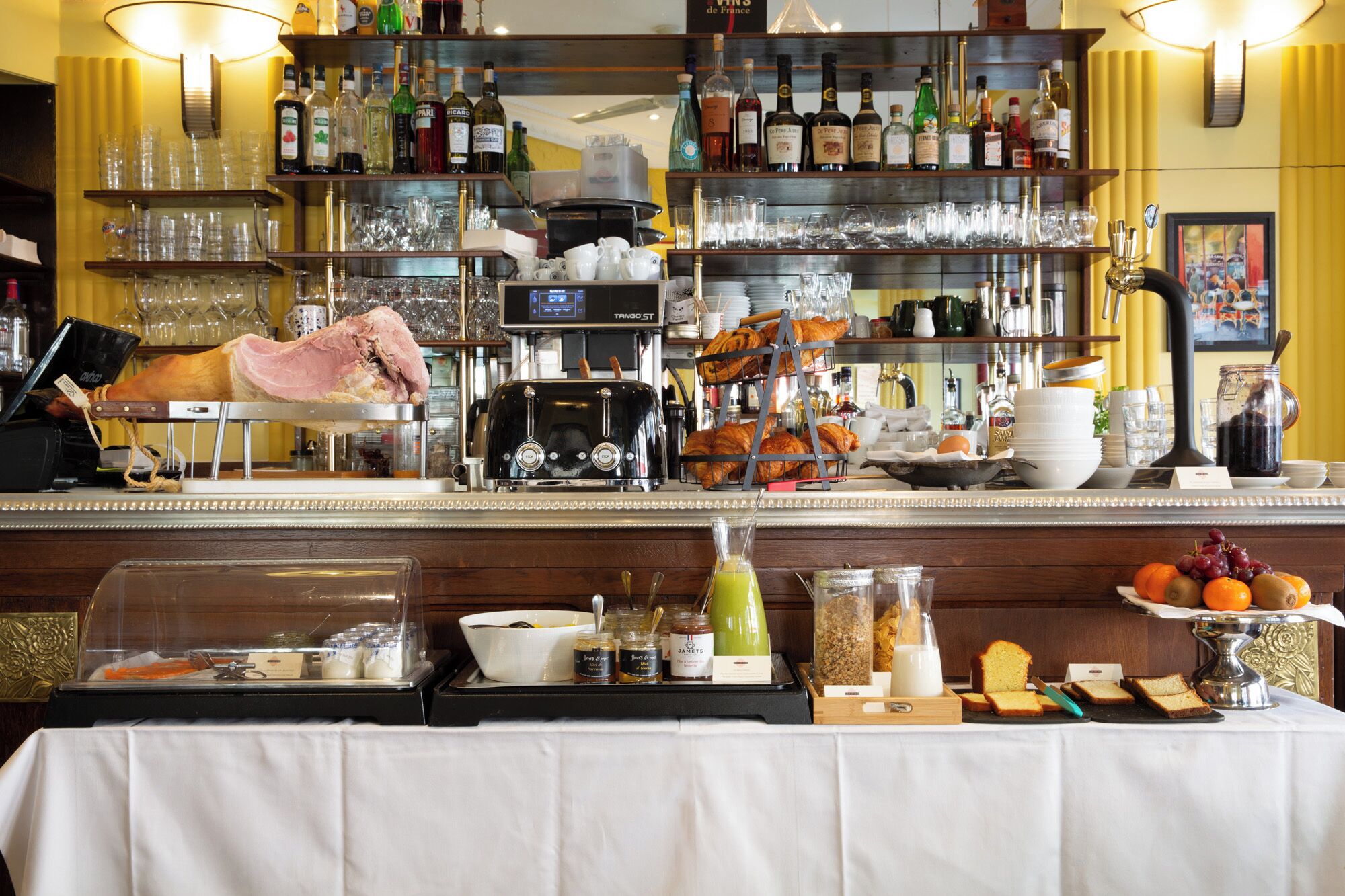 free daily continental breakfast