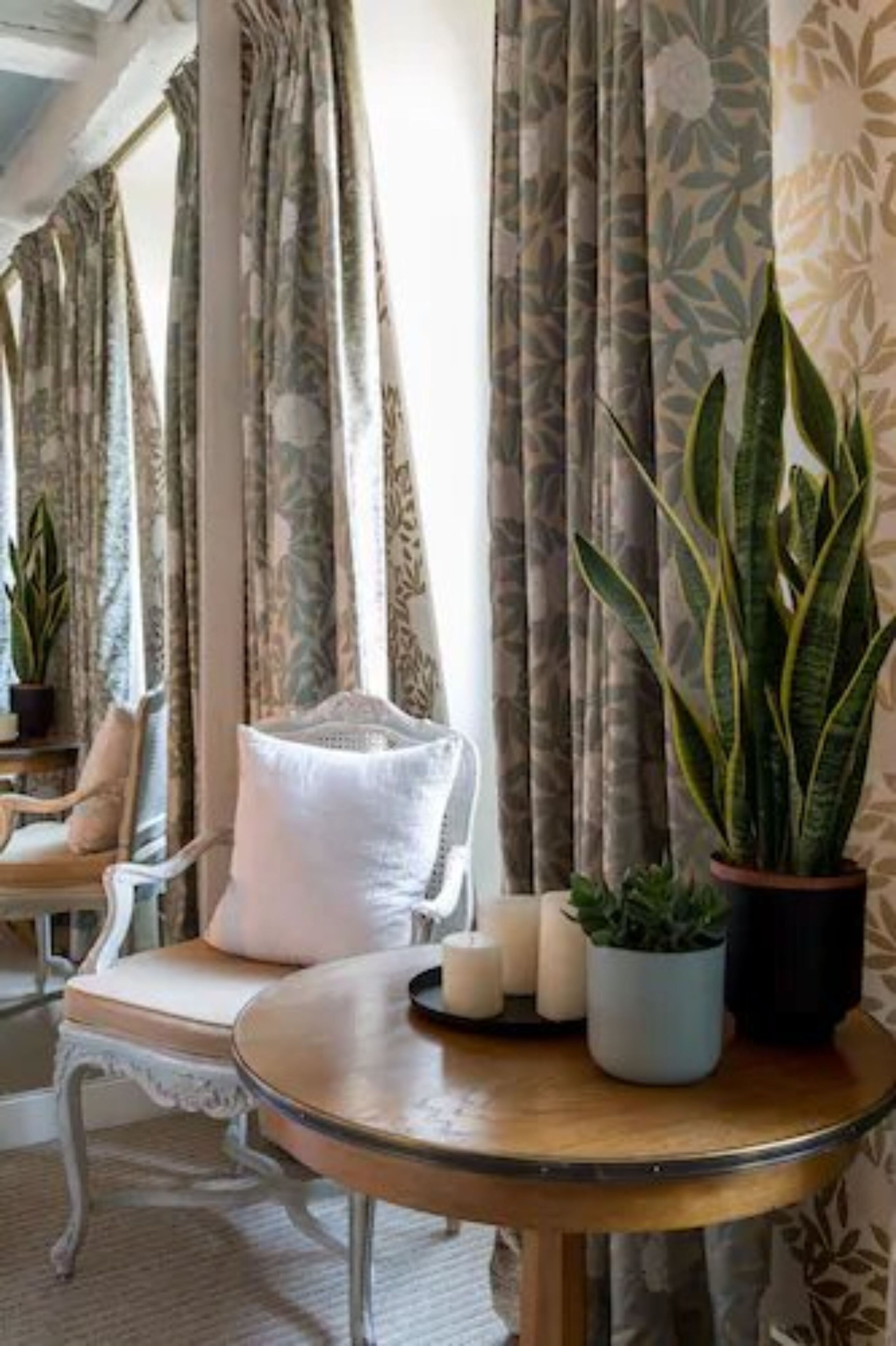 double room | 1 bedroom, minibar, in-room safe, desk